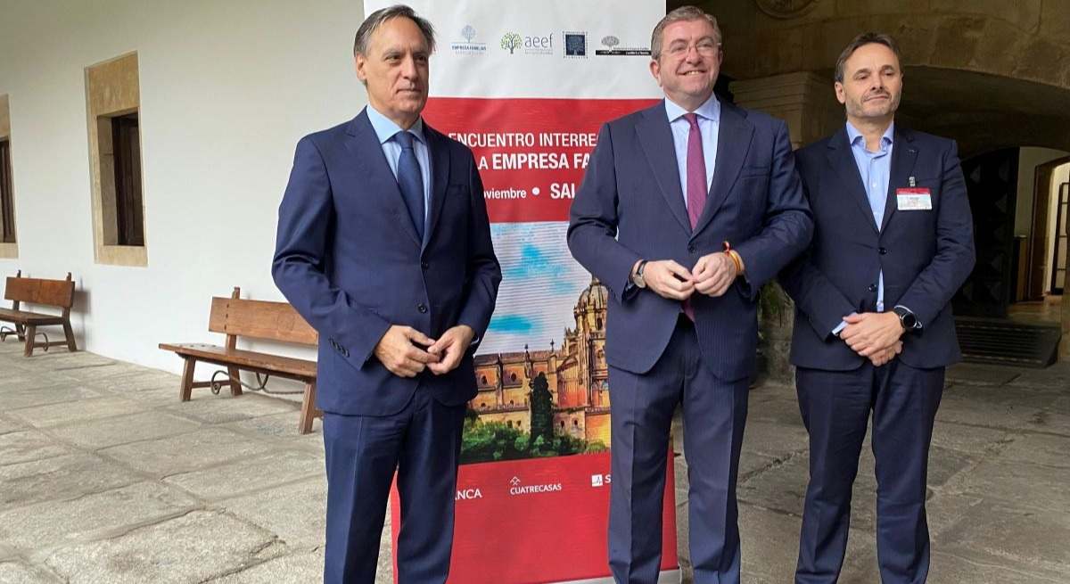 Isidoro Alanís, en el centro, presidente de Empresa Familiar de CyL