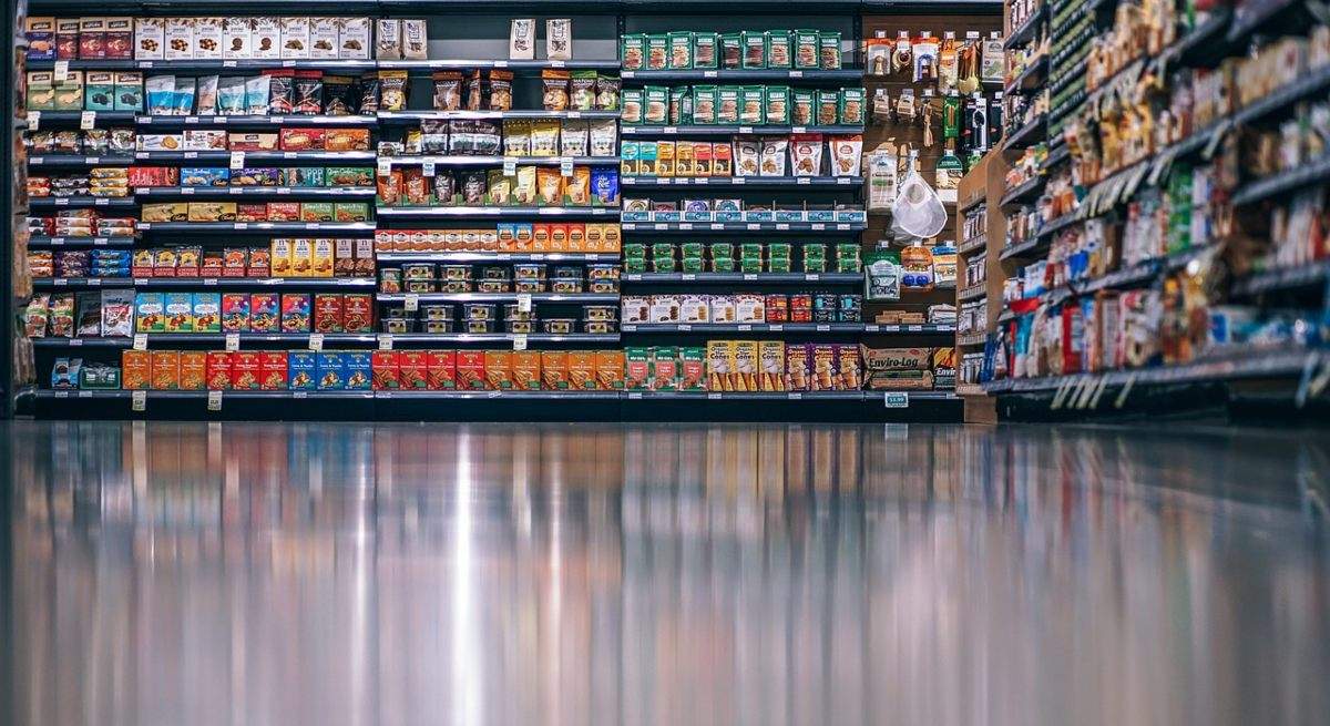 aisle-g6a46b3674_1280-1.jpg