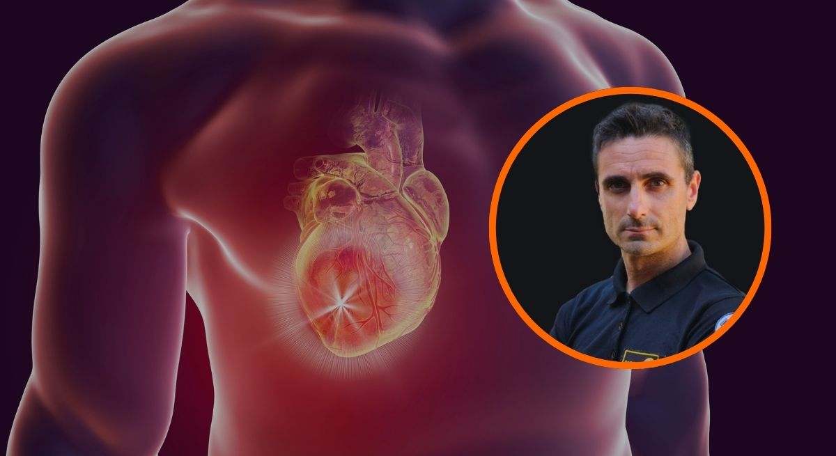 Miguel Assal, Agente de Emergencias SAMU, junto a una ilustración de un infarto