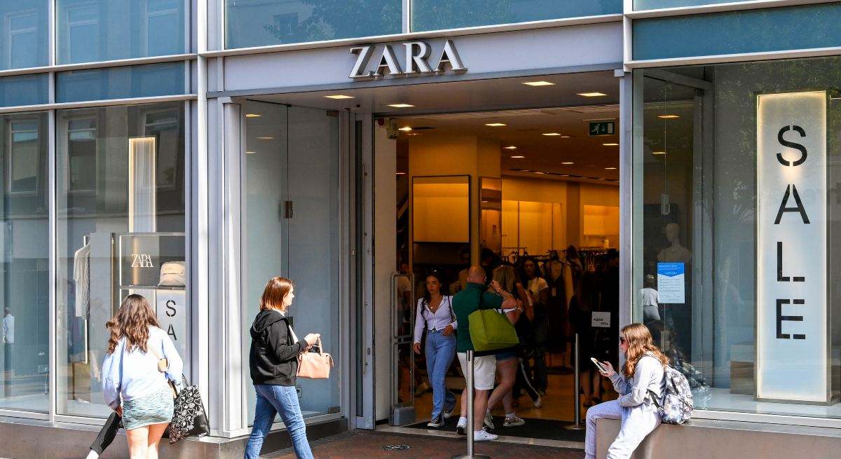 establecimiento-tienda-zara-rebajas-iStock-1358578779-1.jpg