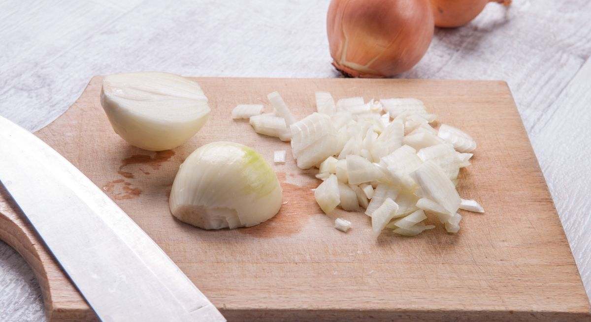 El orden para saltear el ajo que usarás a partir de ahora: Primero la cebolla, siempre