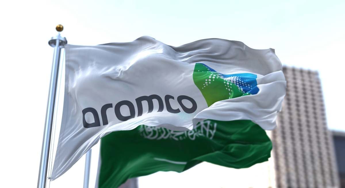 aramco-petrolera-bandera-dreamstime.jpg