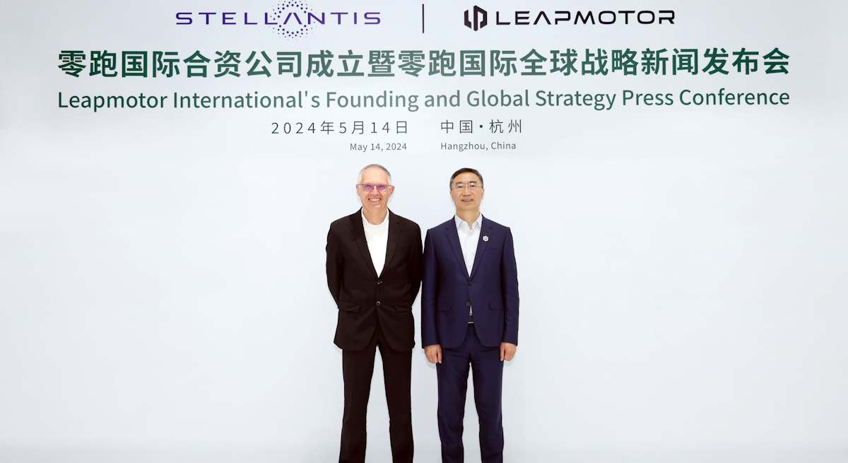 Carlos Tavares, consejero delegado de Stellantis, y Jiangming Zhu, fundador de Leaomotor