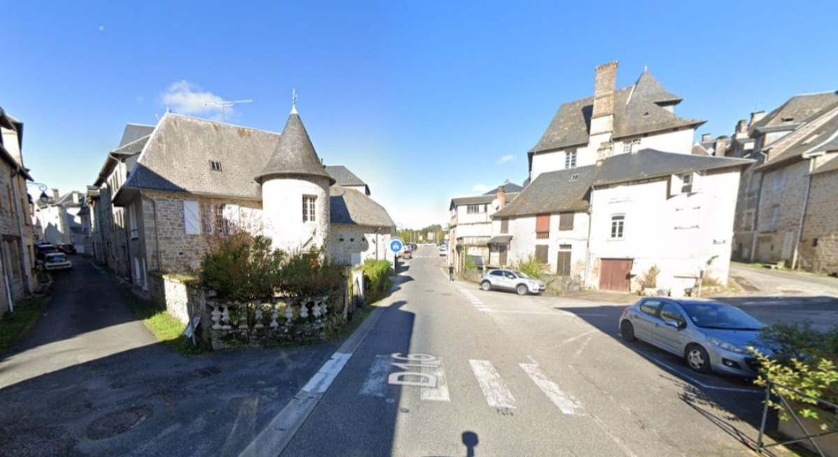 Calle y viviendas de Treignac, en Francia. / Foto: Google Maps