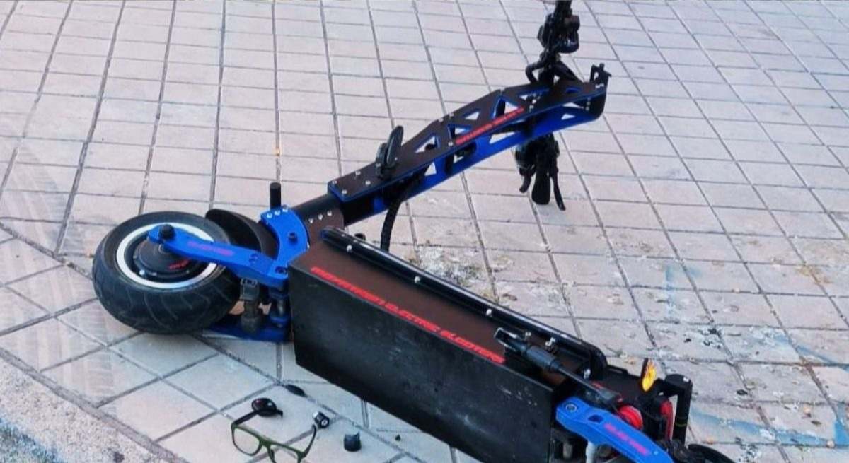 Imagen de archivo de un patinete eléctrico accidentado.