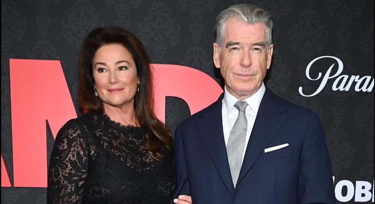 Pierce Brosnan y su mujer