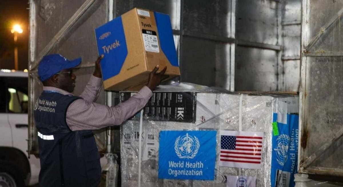 La OMS y USAID entregan suministros para controlar el brote del virus de Marburgo. / OMS