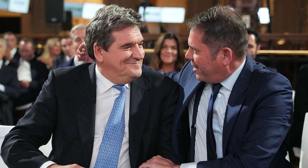 El ministro de Inclusión y Seguridad Social en funciones, José Luis Escrivá, junto al presidente de Cepyme, Gerardo Cuerva, durante el acto del Cepyme500.