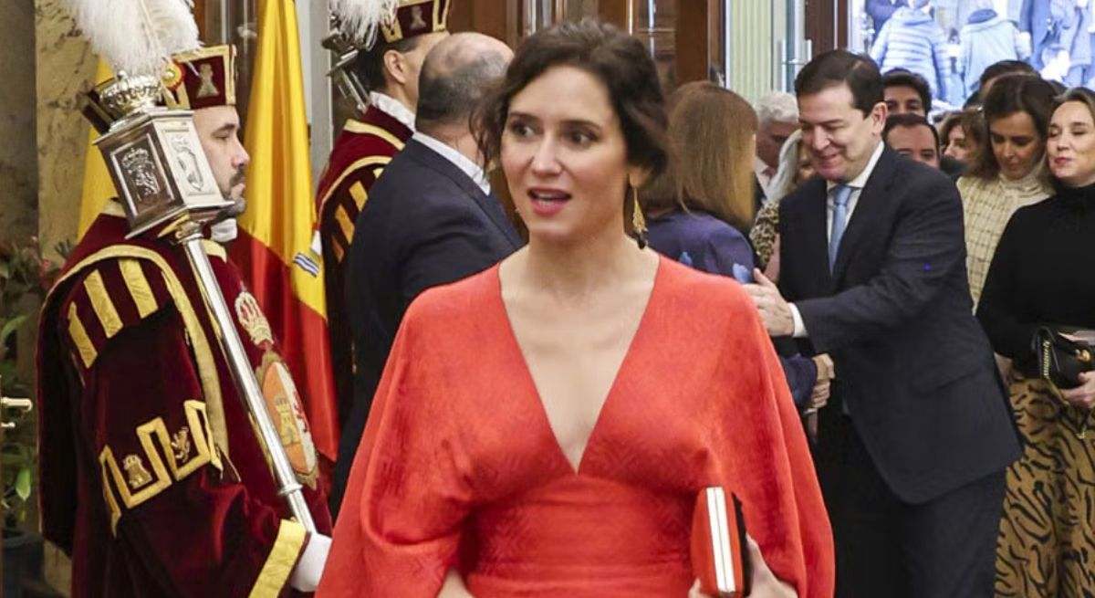 ayuso-dia-de-la-constitucion-.jpg