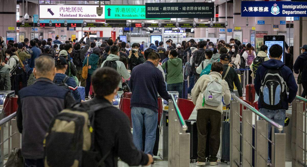 EuropaPress_4911194_08_january_2023_china_hong_kong_cross_boundary_passengers_arrive_at_the_lok-1.jpg