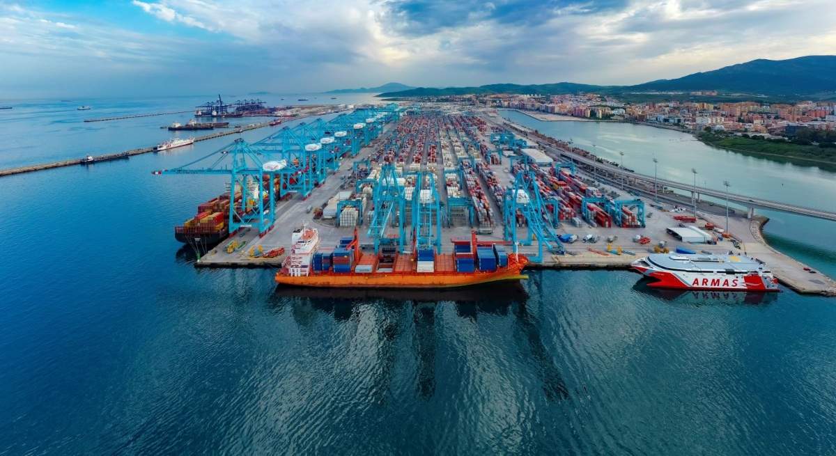 El-Puerto-de-Algeciras-al-sur-de-Andalucia-es-el-primer-puerto-de-Espana-en-trafico-total-de-merca.jpg