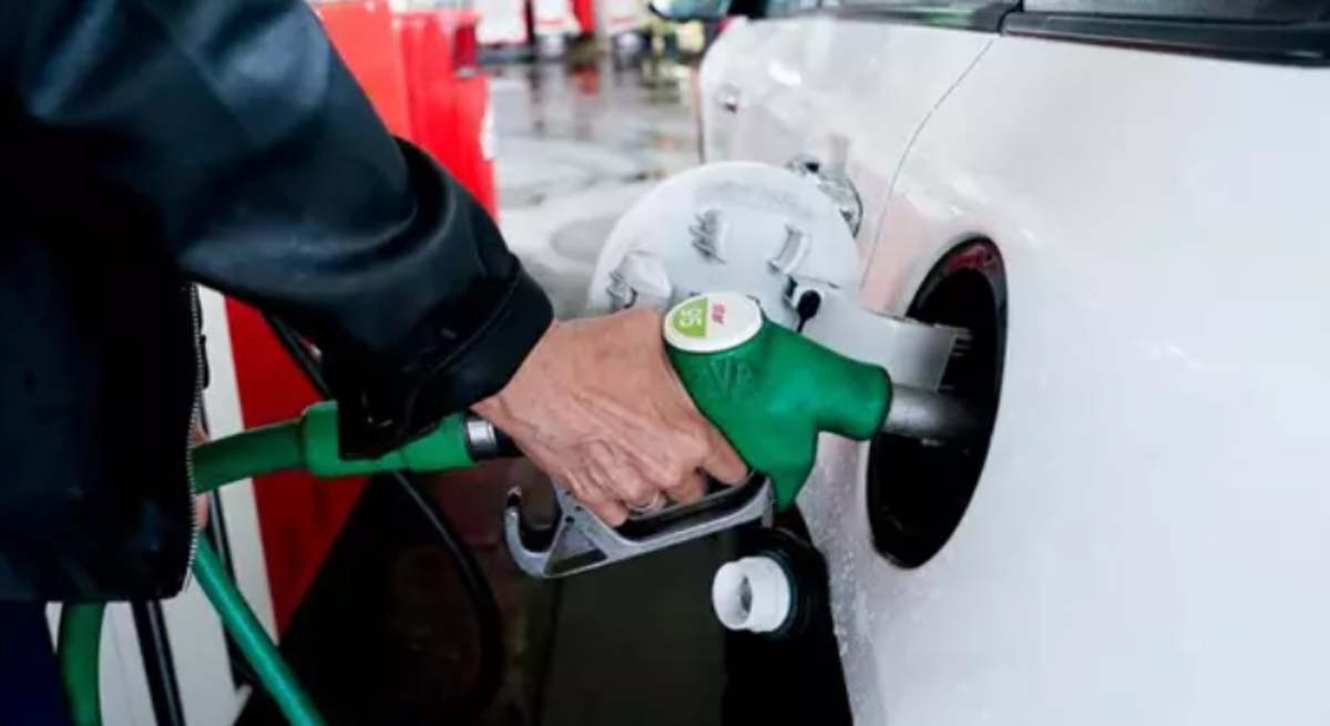 Un surtidor de gasolina / EP