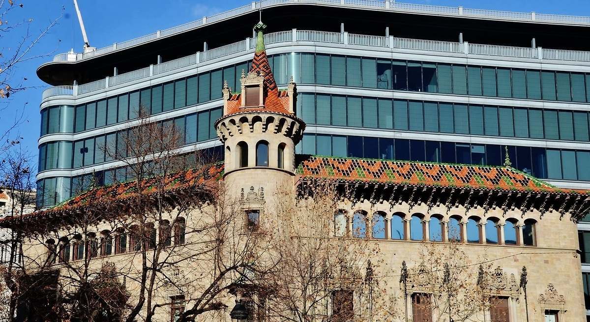 Edificio histórico que acoge la sede de la Diputación de Barcelona. EE