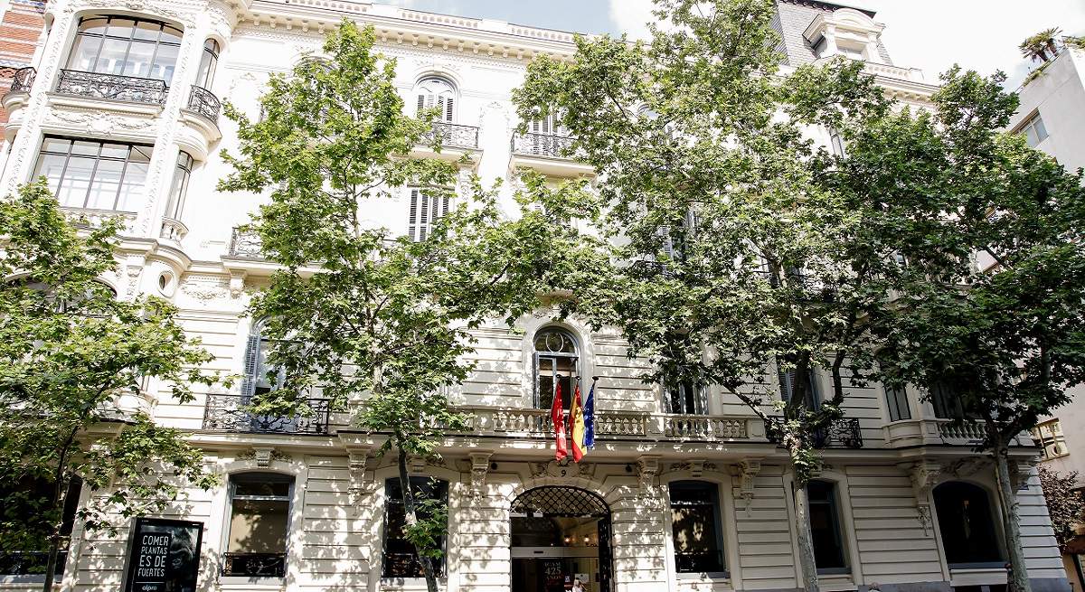 1200-x-655-fachada-ilustre-colegio-abogados-icam.jpg