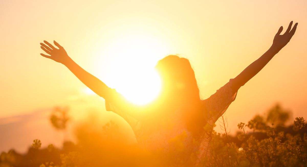 Una persona plena y repleta de felicidad