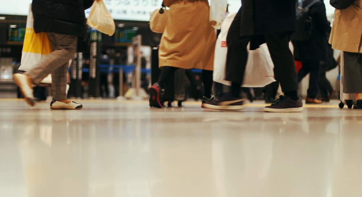 gente-compras-istock.jpg