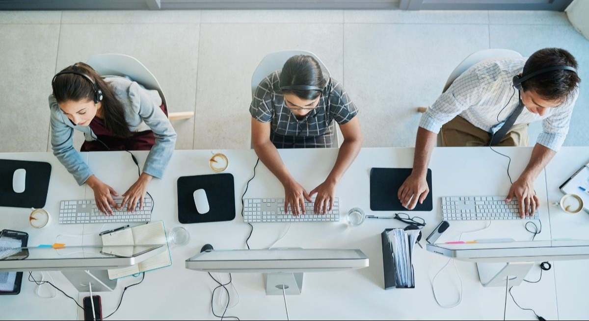 Trabajadores de un 'call-center' (centro de llamadas)