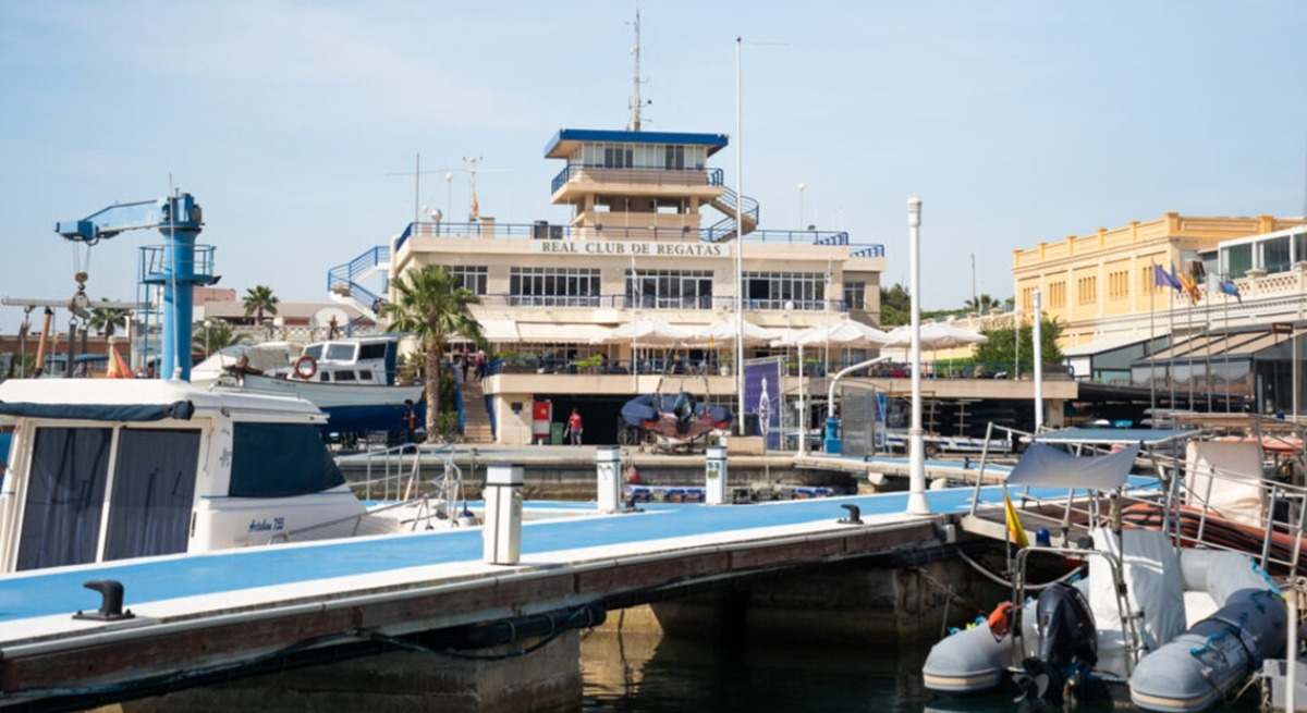 Sede del Real Club de Regatas de Alicante.