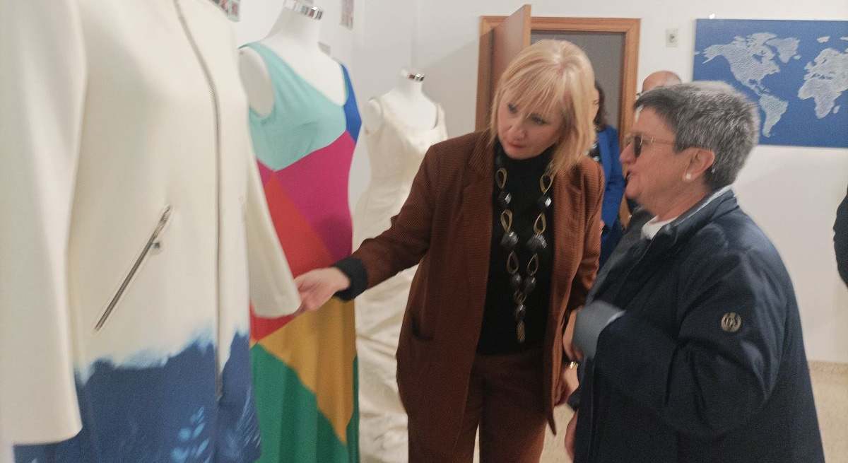 La consejera de Industria, Comercio y Empleo de CyL, Leticia García, visita las instalaciones de Porsiete