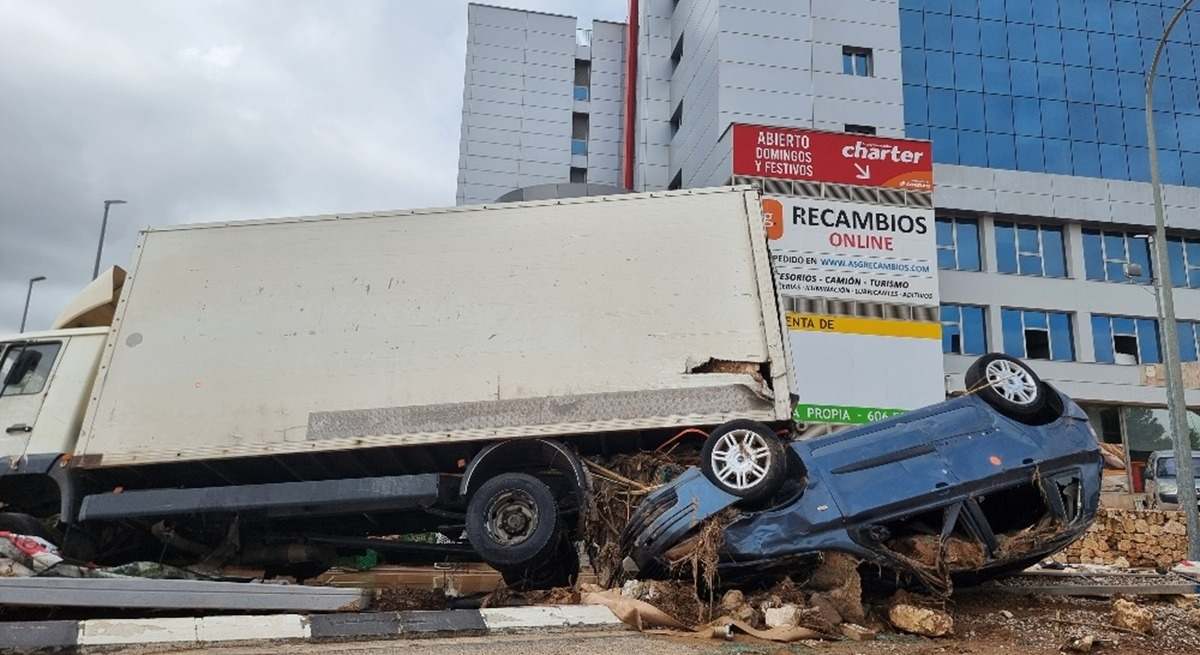 Estado de un polígono industrial en Ribarroja.