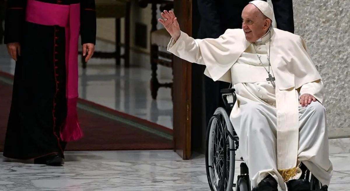 Papa Francisco en silla de ruedas