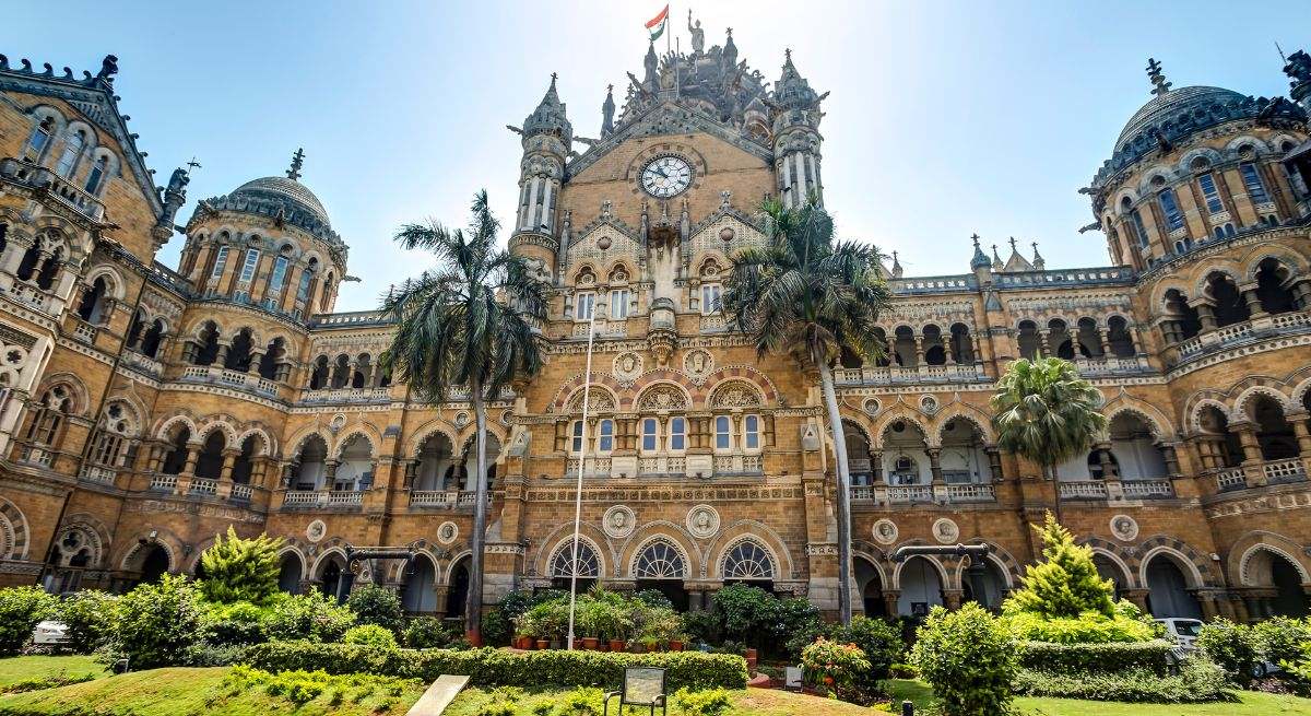Fachada de la estación de tren india