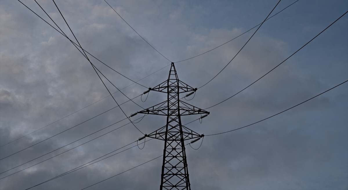 Una torre eléctrica / EP