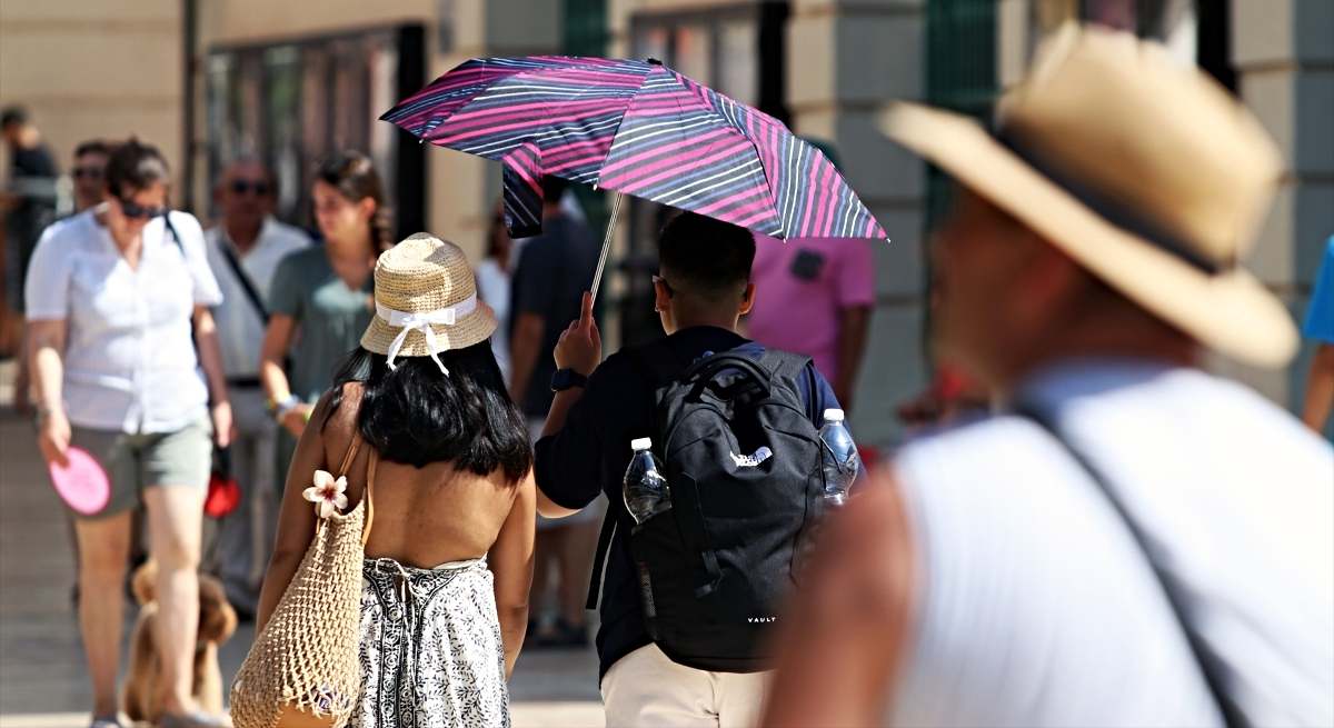 Viandantes en Málaga este verano / EP