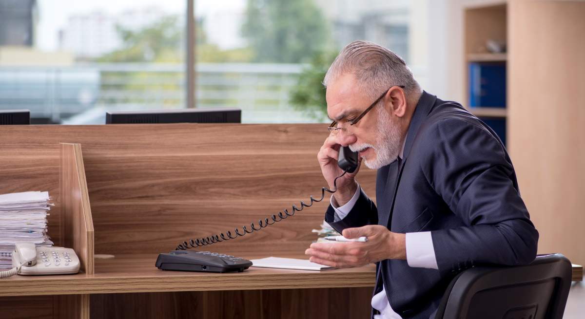 trabajador-cerca-jubilarse-oficina-dreamstime.jpg