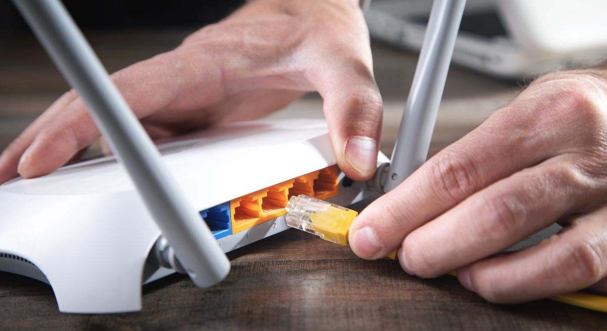 El router conecta dispositivos en una red