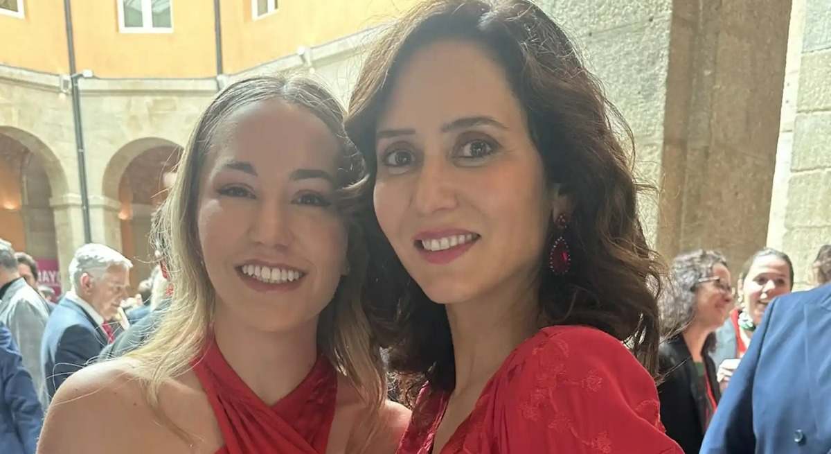 Isabel Diaz Ayuso y una dirigente del PP