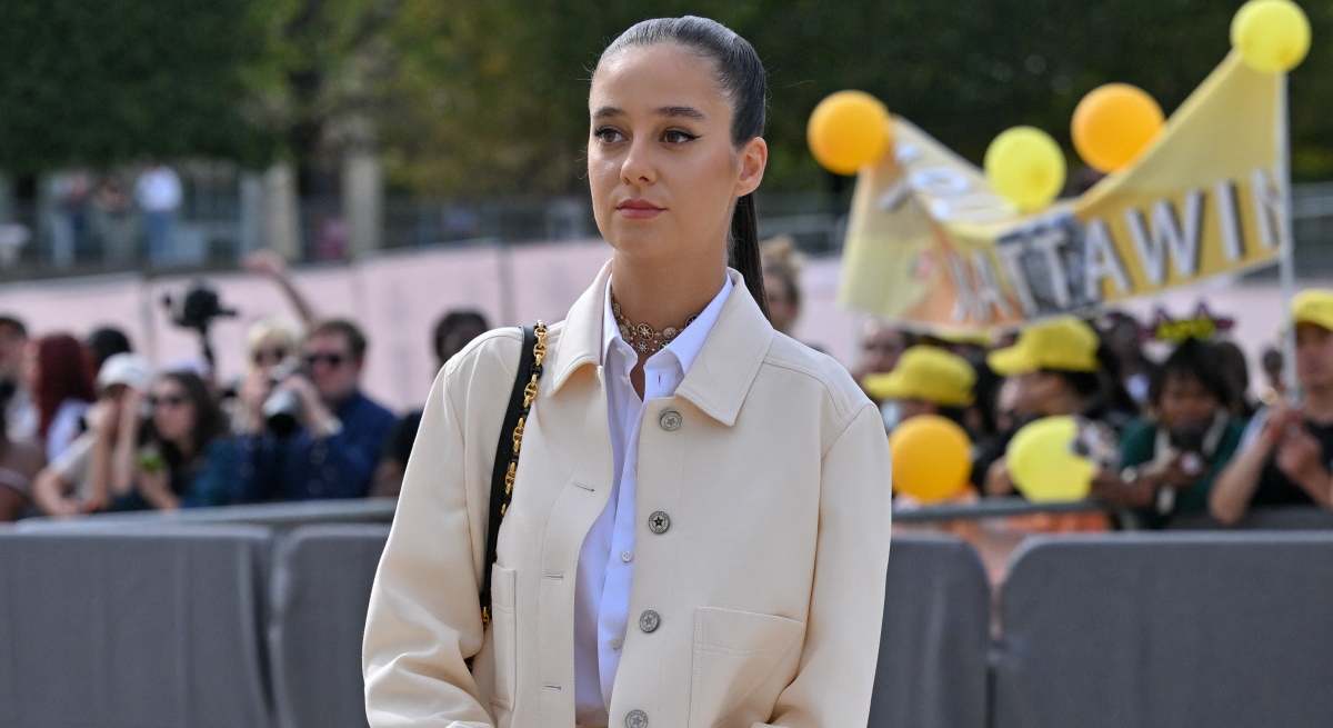 VIC-COLLAR-1200.jpg