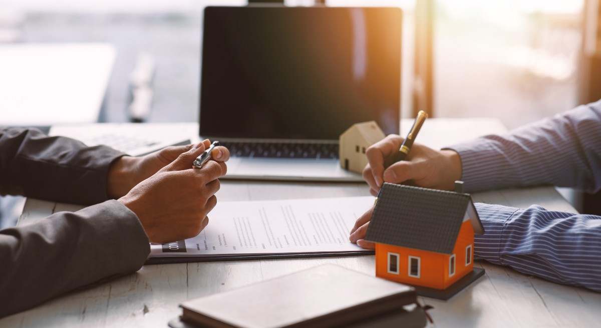 negociacion-precio-alquiler-vivienda-iStock-1385015994.jpg