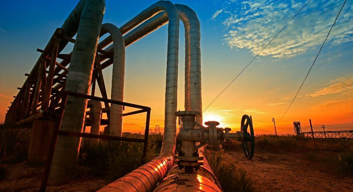 petroleo-atardecer-istock.jpg