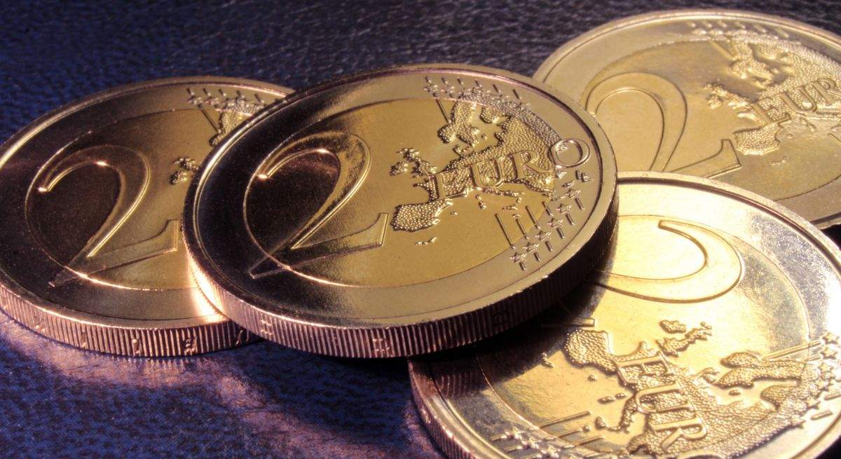 dos-euros-monaco-dreamstime.jpg
