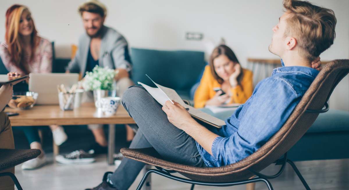 coliving-jovenes-mayores-istock.jpg