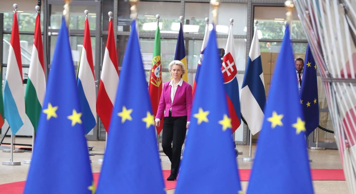 von-der-leyen-banderas-cumbre-mayo-2022-ep-1200x655.jpg