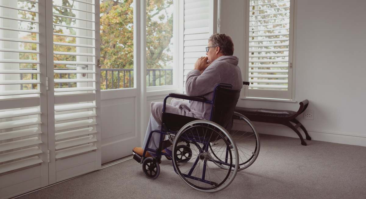 Fotografía de recurso de una persona en silla de ruedas.
