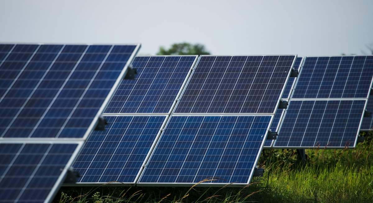 campo-paneles-solares.jpg