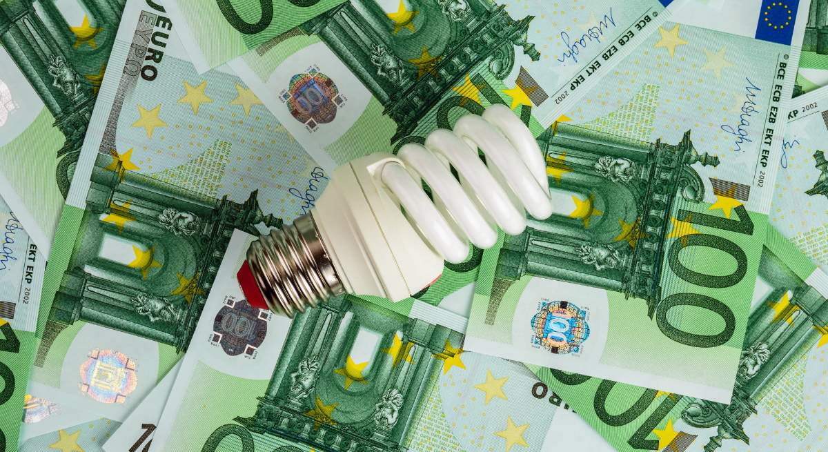 bombilla-luz-euros-2-dreamstime.jpg