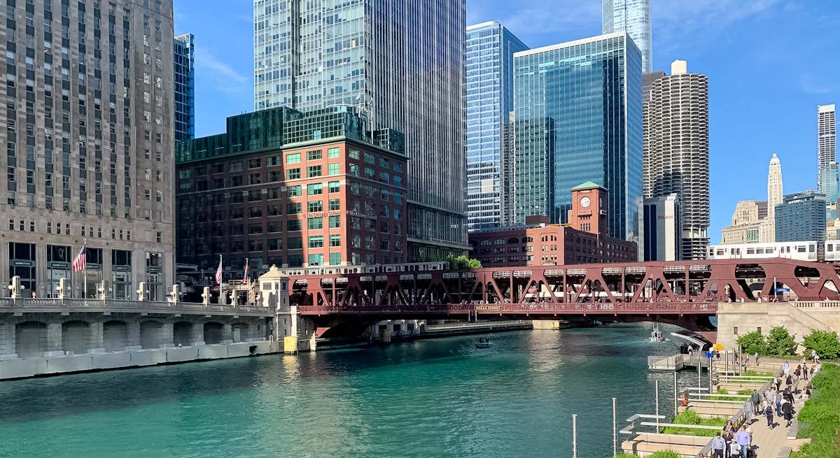 chicago-riverwalk-istock.jpg