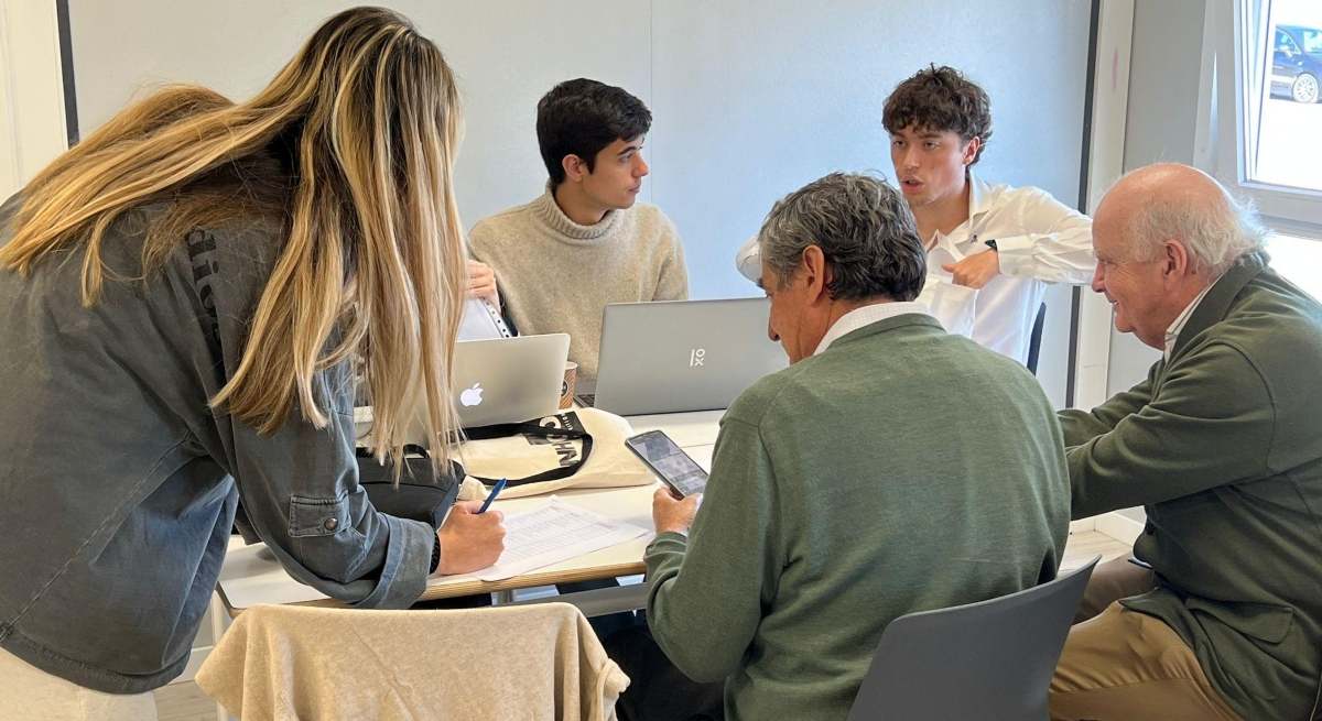 4-estudiantes-de-doble-Grado-en-ADE-y-Business-Intelligence-ganan-esta-edicion.jpg