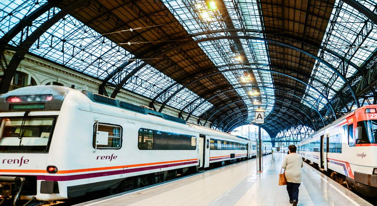 La-estacion-del-tren-Barcelona-Estacion-de-Franca--iStock.jpg