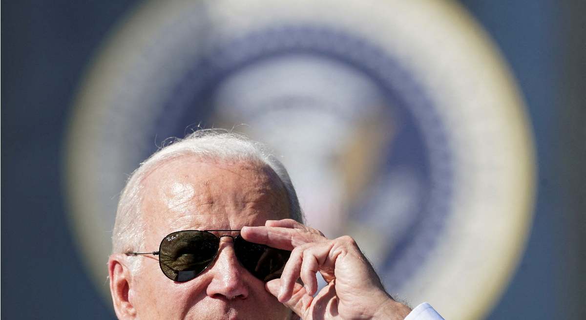 joe-biden-presidente-eeuu-colocandose-gafas-sol-septiembre2022-reuters-1200x655.jpg