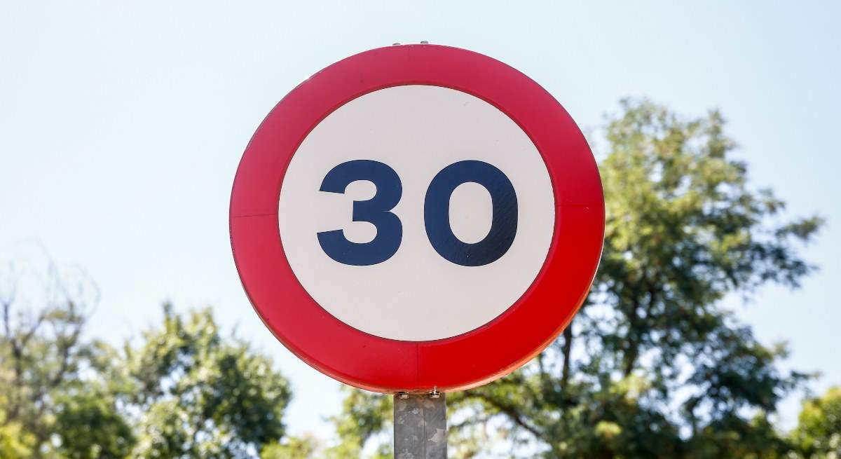 EuropaPress_2303883_senal_prohibido_circular_mas_30_km_h-1.jpg