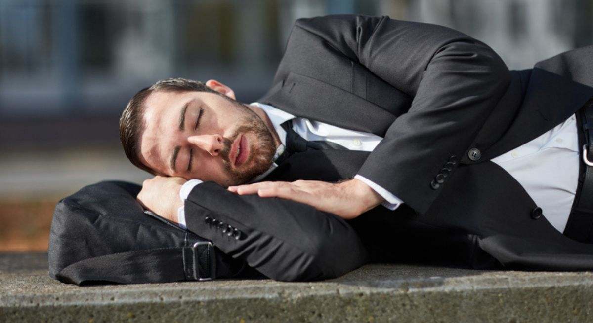 siesta-ola-calor-oficina-cruz-roja-dreamstime.jpg
