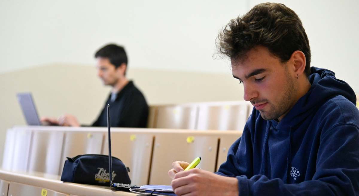 Fundacion-la-caixa-becas.jpg