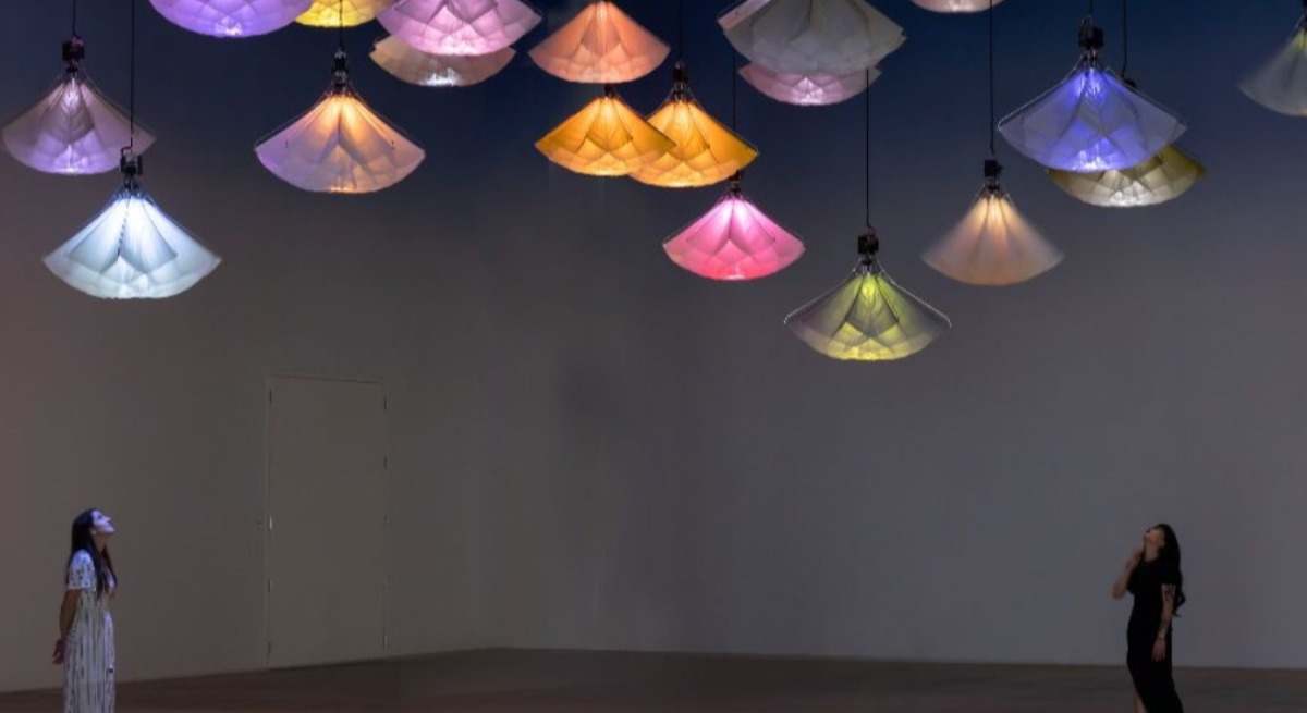 STUDIO DRIFT. Meadow. Vista de la instalación en Superblue (Miami). Foto: Oriol Tarridas. Cortesía de los artistas.