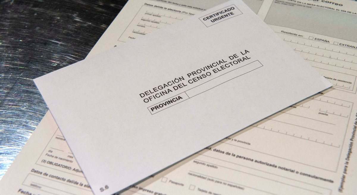 EuropaPress_3608687_ejemplo_voto_correo_puede_obtener_correos_oficina_correos_cibeles_madrid-1.jpg