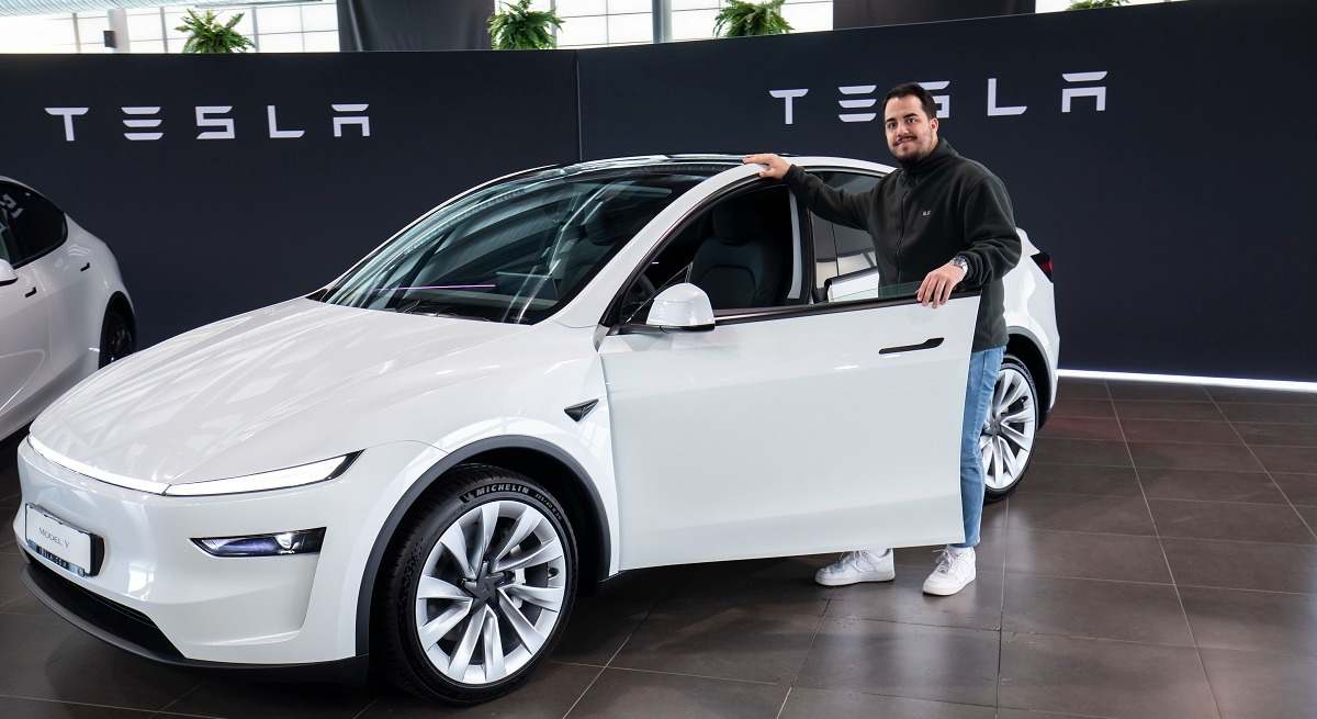 Tesla Model Y 2025